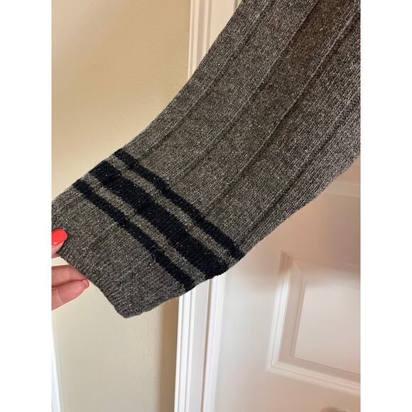 Oobe Wool Blend V-Neck Sweater Size XL NWT – Classic Gray Knitcore Pullover - Picture 8 of 11